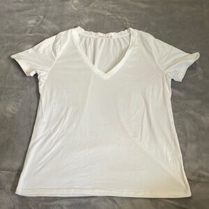 WHITE V NECK SOFT TEE
